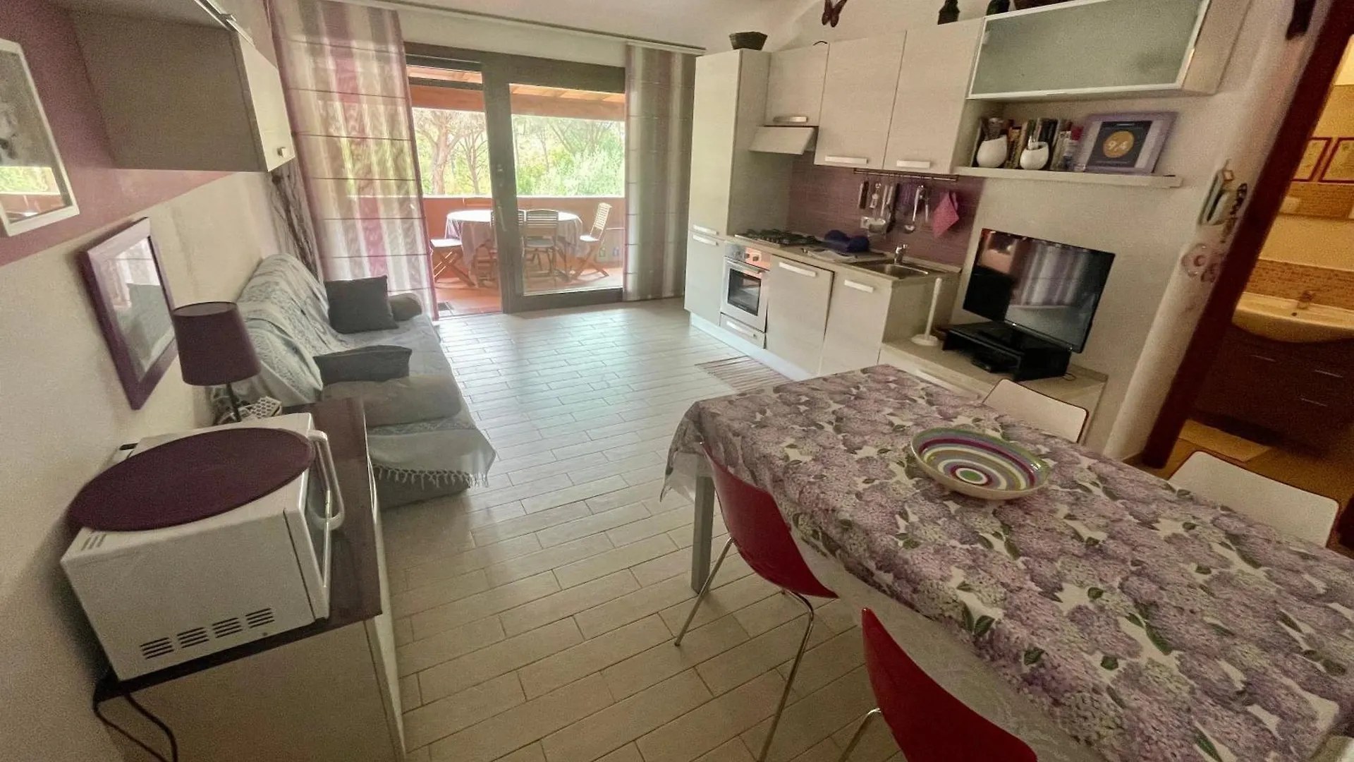 Purple House, 30M To Beach Pula Italia