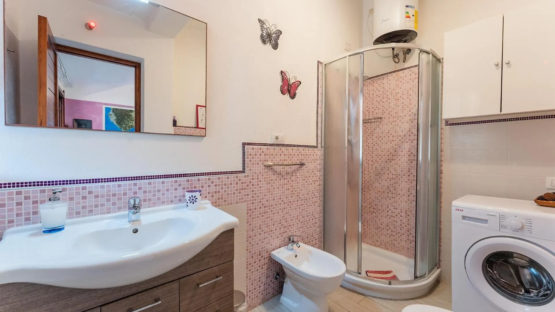 Appartamento Purple House, 30M To Beach Pula