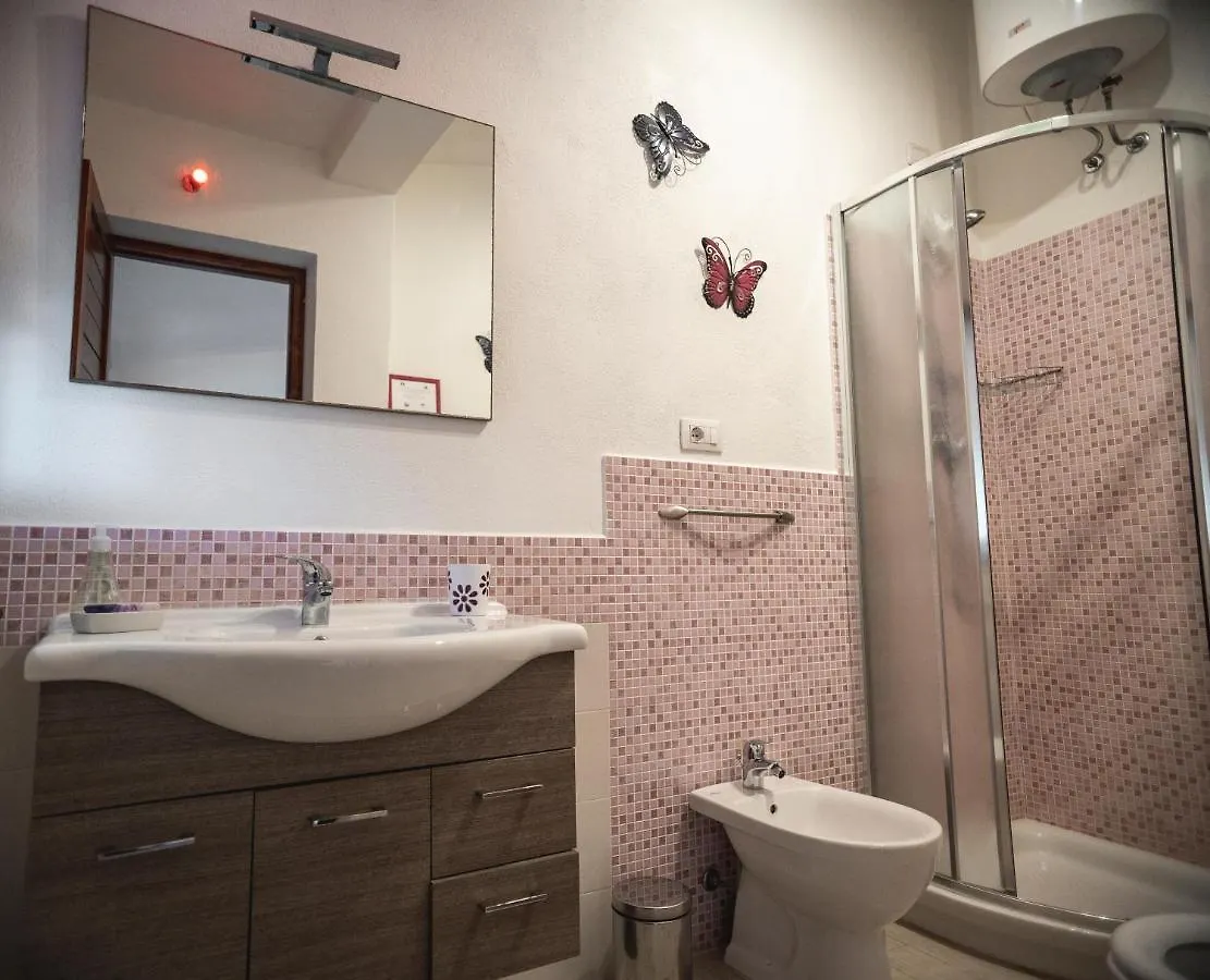 Appartamento Purple House, 30M To Beach Pula