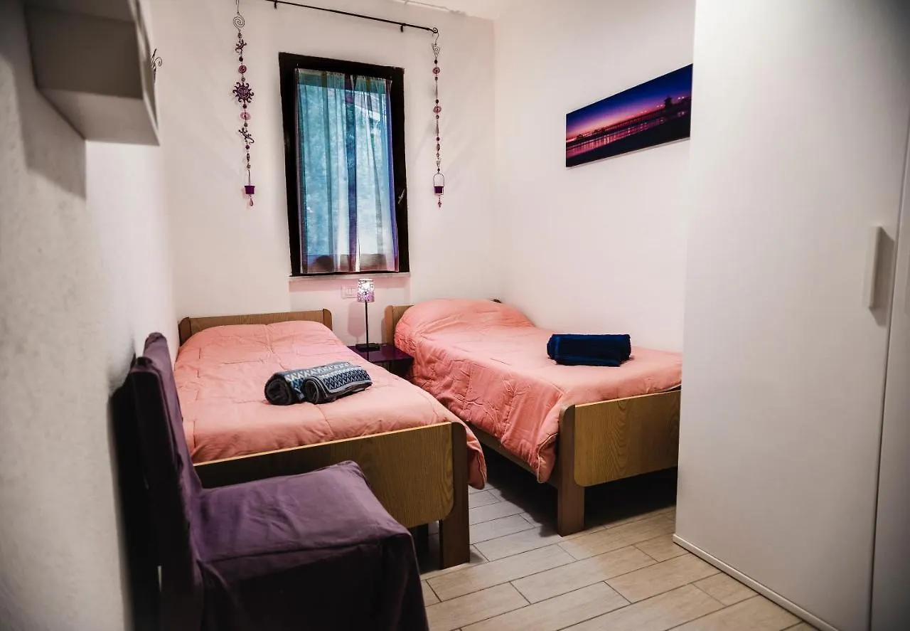 Appartamento Purple House, 30M To Beach Pula Italia